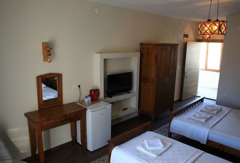 هتل Laz Koyu Konukevi