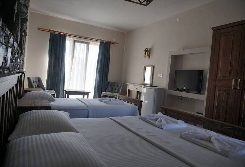 هتل Laz Koyu Konukevi