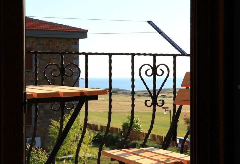 هتل Laz Koyu Konukevi