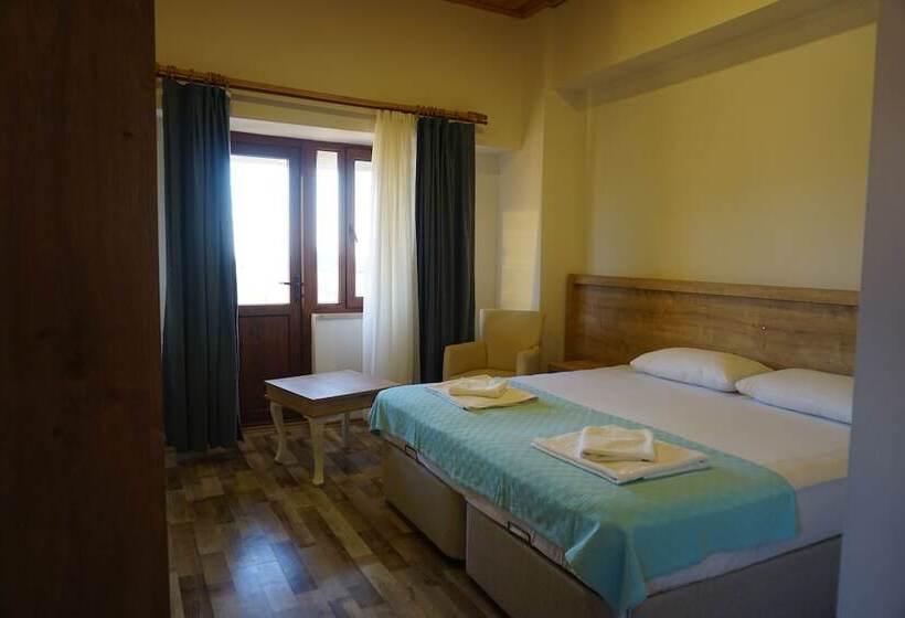 هتل Laz Koyu Konukevi