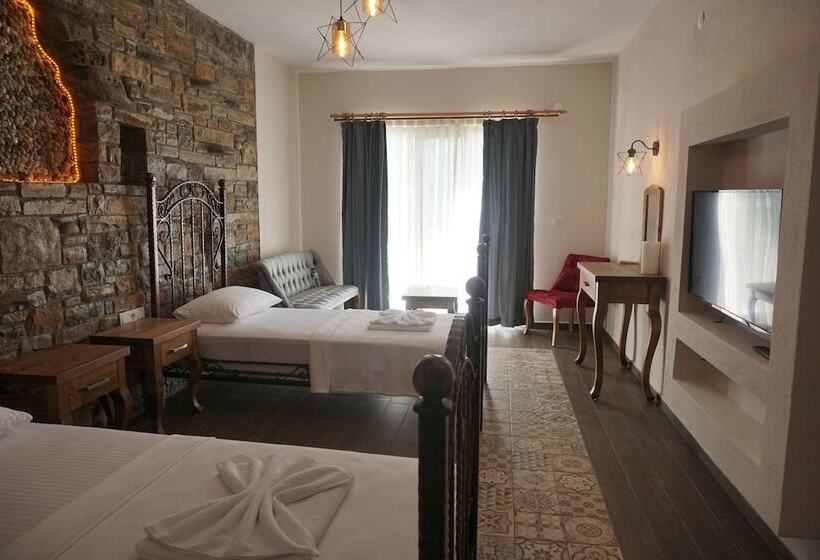 هتل Laz Koyu Konukevi