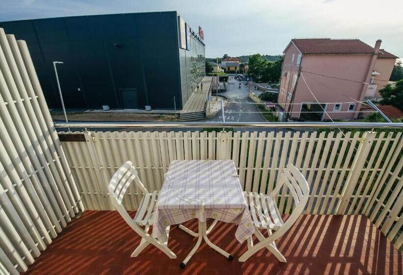 پانسیون Apartments & Rooms Peranic