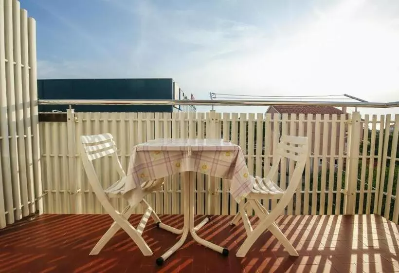 پانسیون Apartments & Rooms Peranic