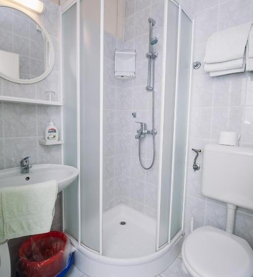 پانسیون Apartments & Rooms Peranic