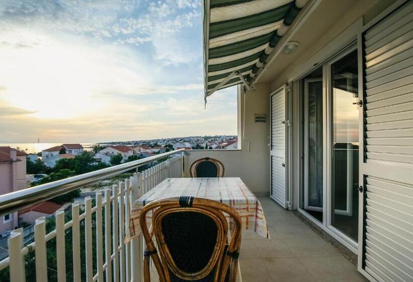 پانسیون Apartments & Rooms Peranic