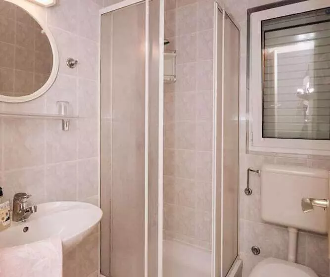 پانسیون Apartments & Rooms Peranic