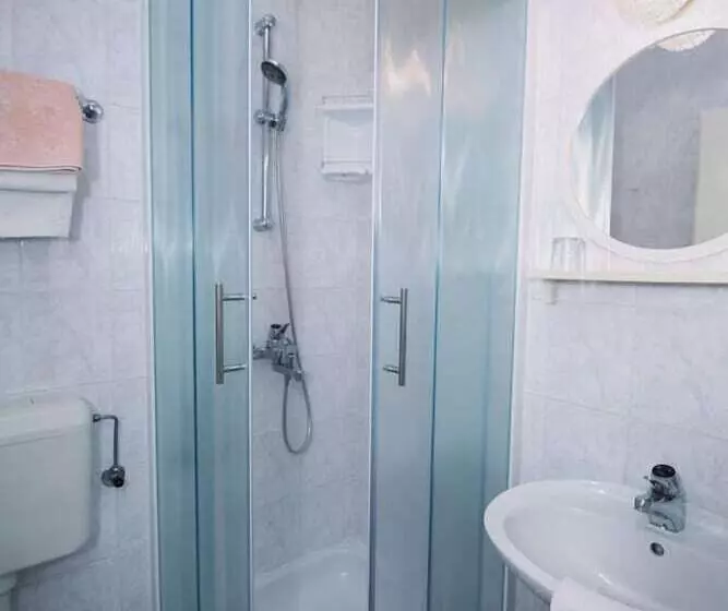 پانسیون Apartments & Rooms Peranic