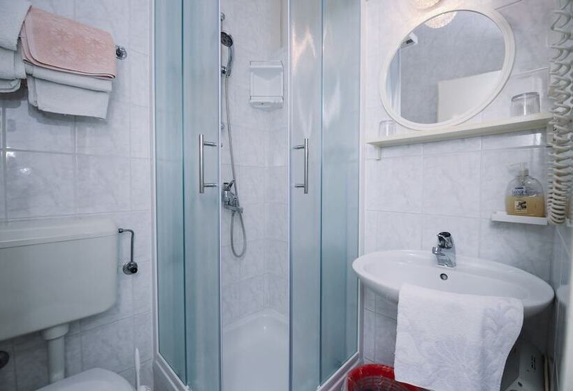 پانسیون Apartments & Rooms Peranic