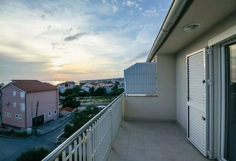 پانسیون Apartments & Rooms Peranic