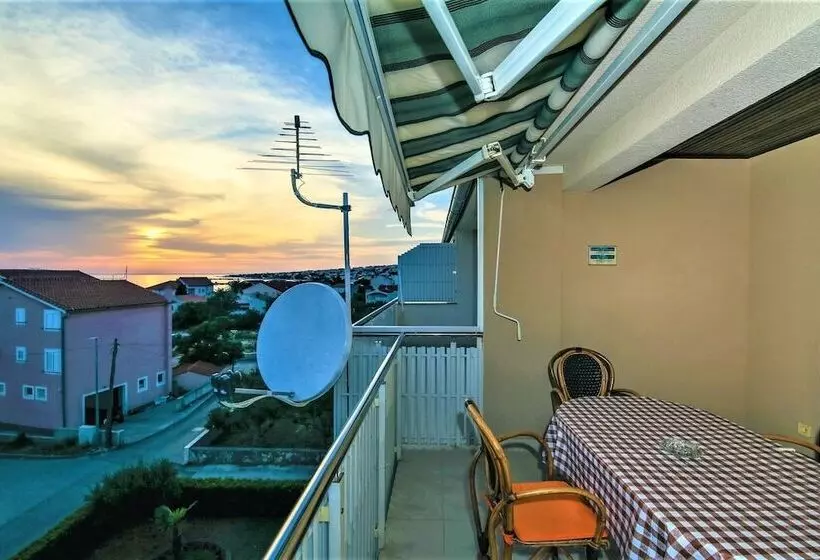 پانسیون Apartments & Rooms Peranic