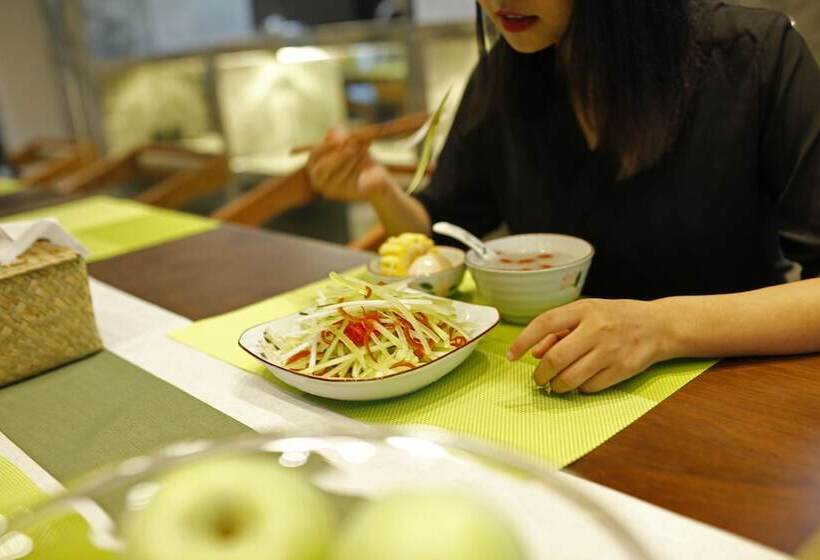 Отель 張家界武陵源北岸輕奢客棧 森林公園店