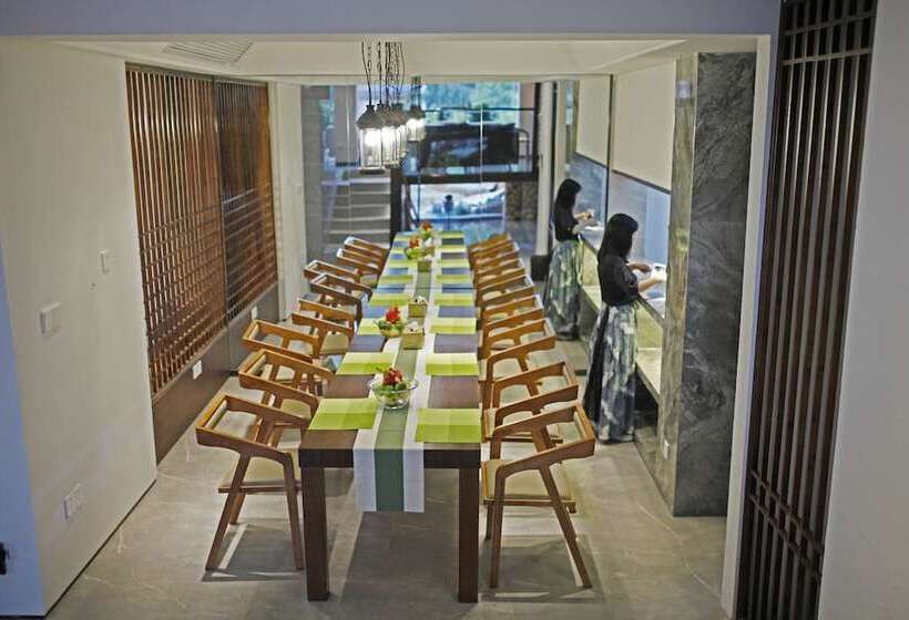 Отель 張家界武陵源北岸輕奢客棧 森林公園店