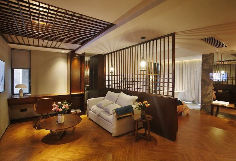 Отель 張家界武陵源北岸輕奢客棧 森林公園店