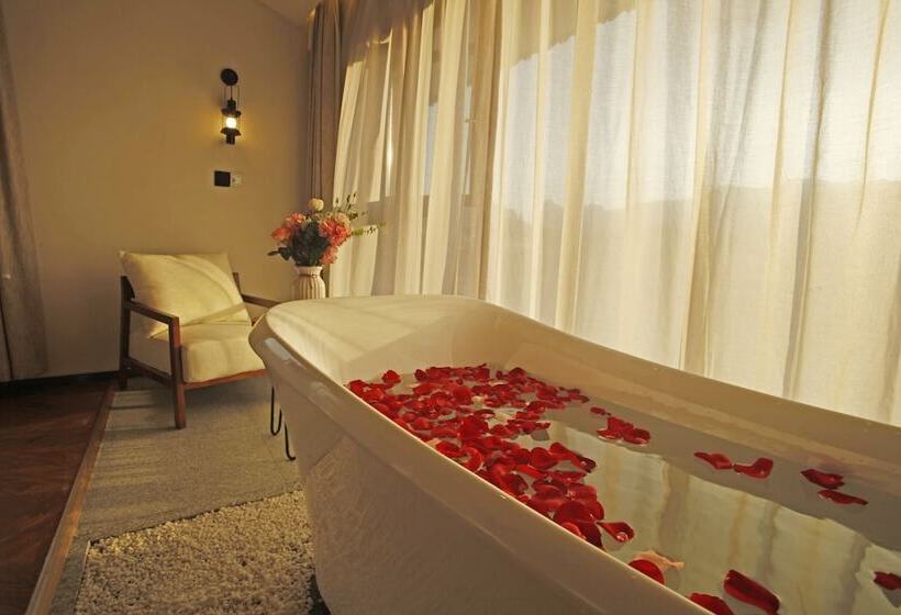 Отель 張家界武陵源北岸輕奢客棧 森林公園店