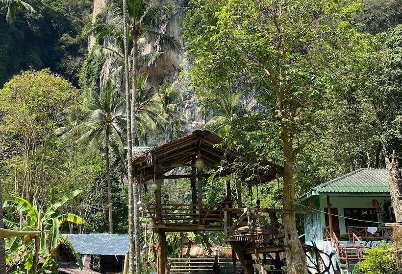 هتل Chill Out Bar And Bungalows