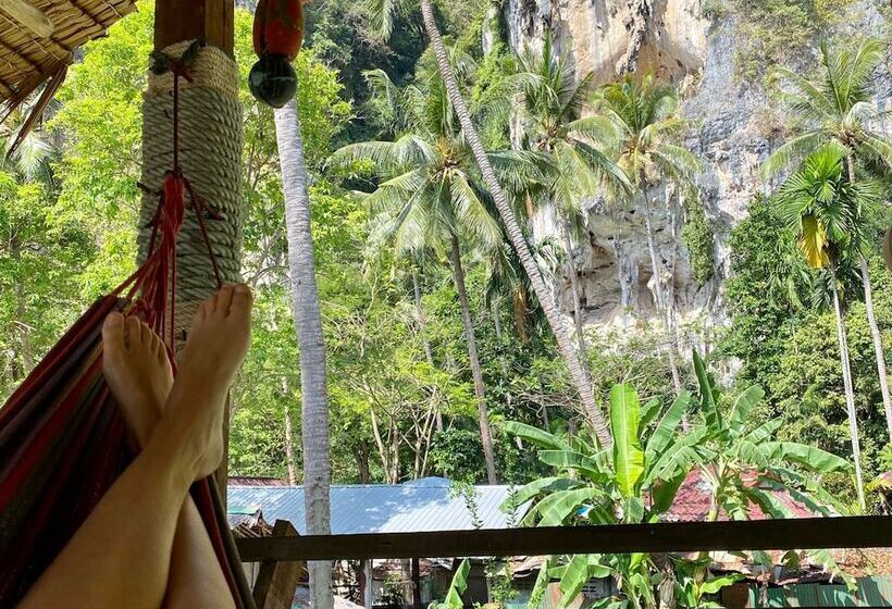 هتل Chill Out Bar And Bungalows