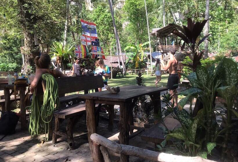 هتل Chill Out Bar And Bungalows