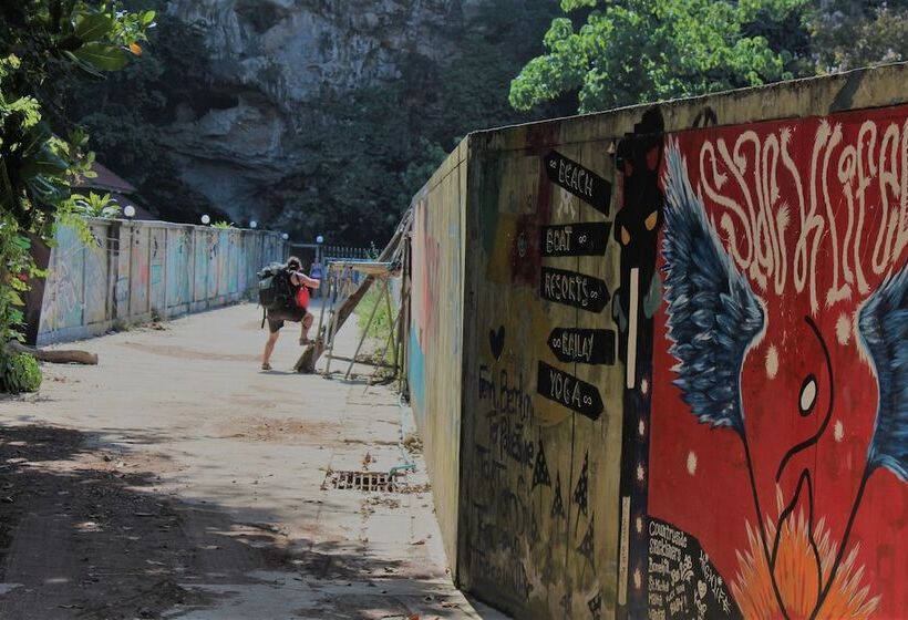 هتل Chill Out Bar And Bungalows