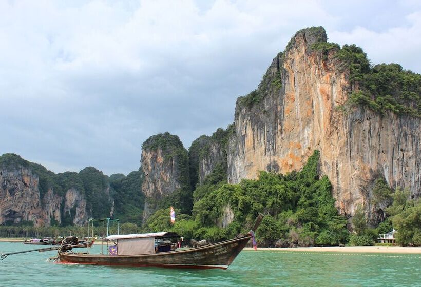 هتل Chill Out Bar And Bungalows