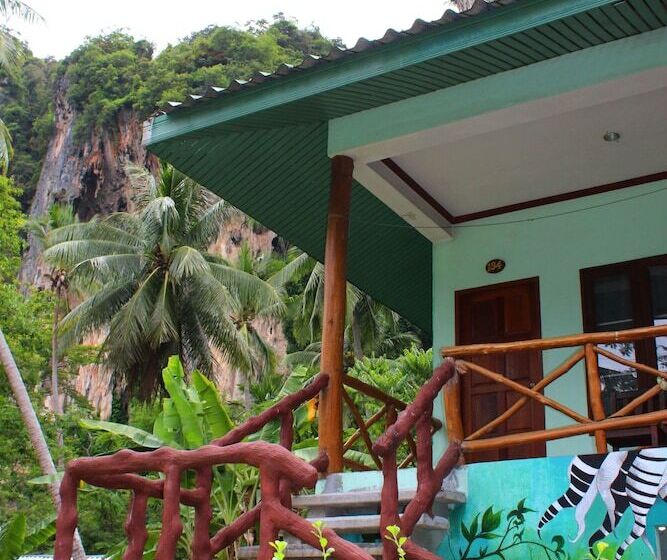 هتل Chill Out Bar And Bungalows