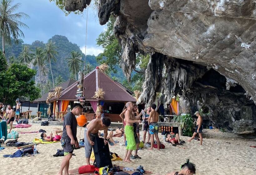 هتل Chill Out Bar And Bungalows