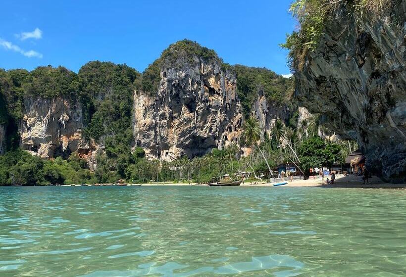 هتل Chill Out Bar And Bungalows