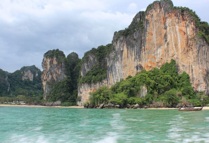 هتل Chill Out Bar And Bungalows