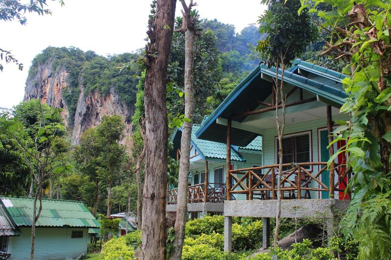 هتل Chill Out Bar And Bungalows