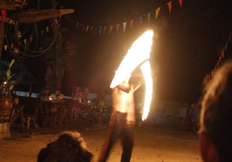 هتل Chill Out Bar And Bungalows