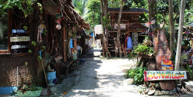 هتل Chill Out Bar And Bungalows