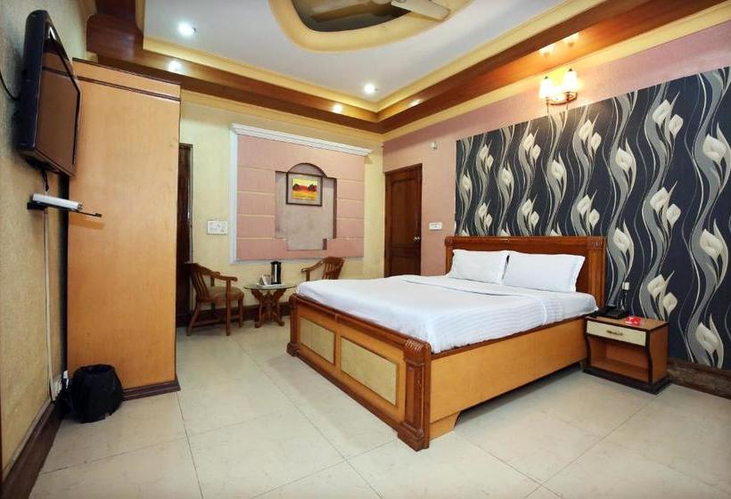 Hotelli Capital O 10990 Gobind Regency