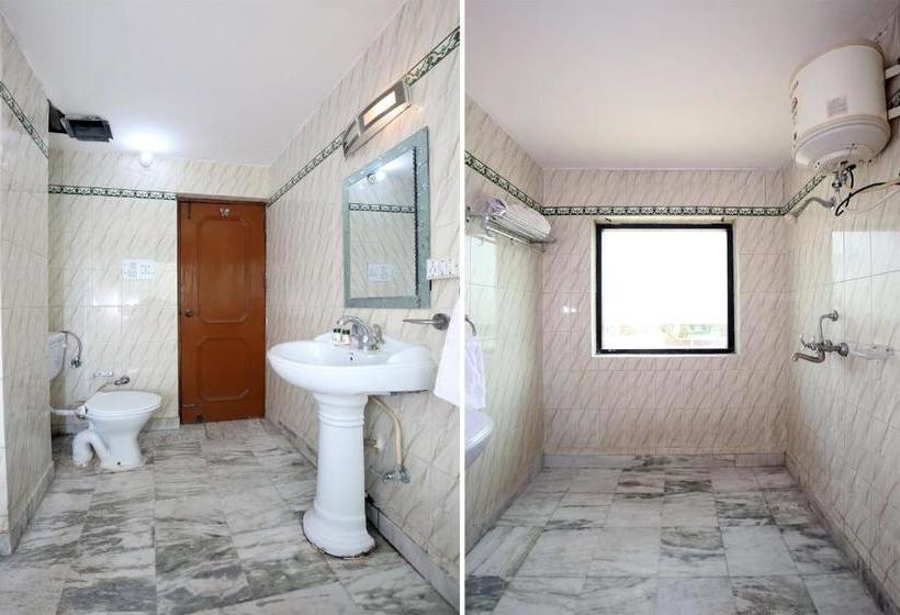 Hotelli Capital O 10990 Gobind Regency