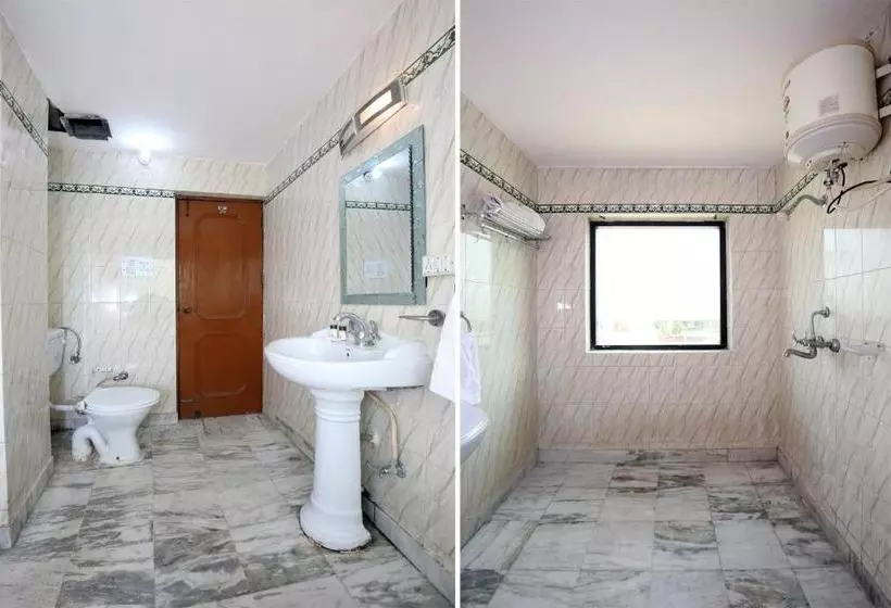 ホテル Capital O 10990  Gobind Regency