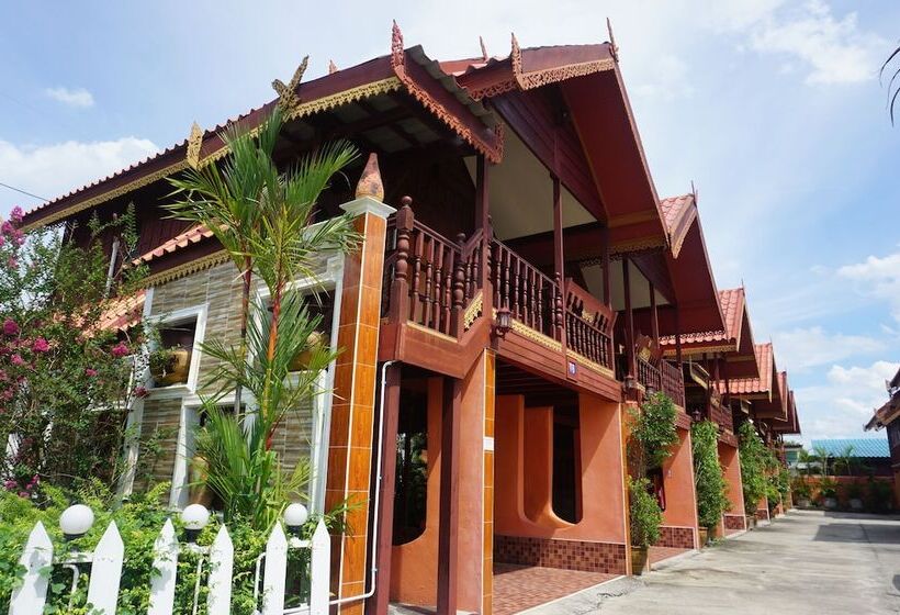 בית מלון כפרי Ruean Mai Chaylay Songkhla