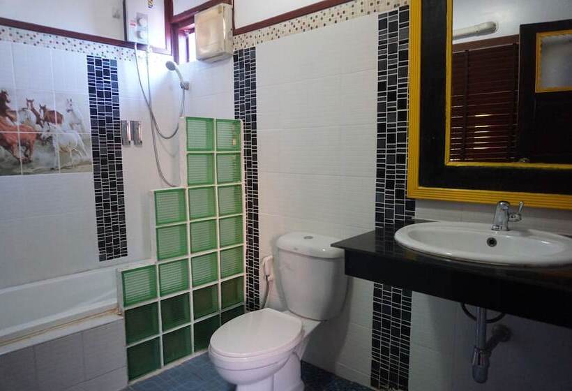 בית מלון כפרי Ruean Mai Chaylay Songkhla