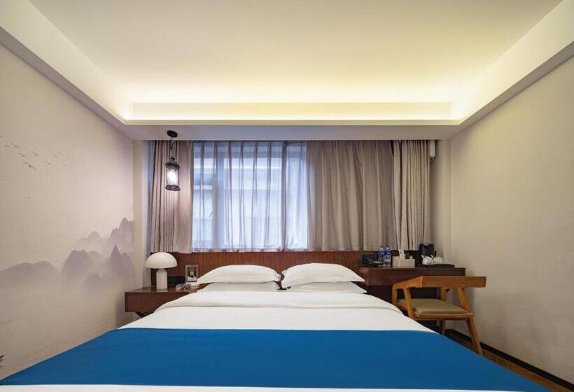 Отель 張家界武陵源北岸輕奢客棧 森林公園店