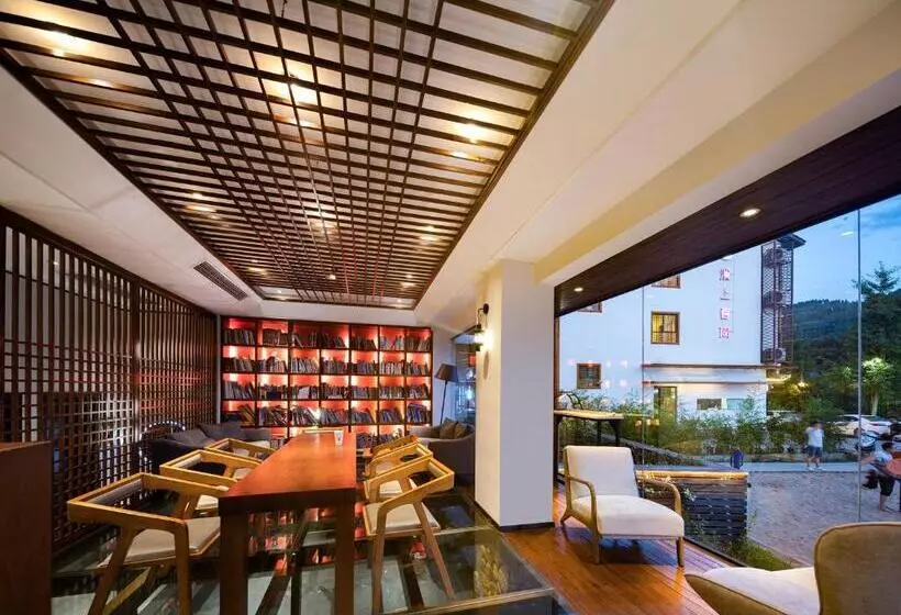 Hotelli 張家界武陵源北岸輕奢客棧 森林公園店