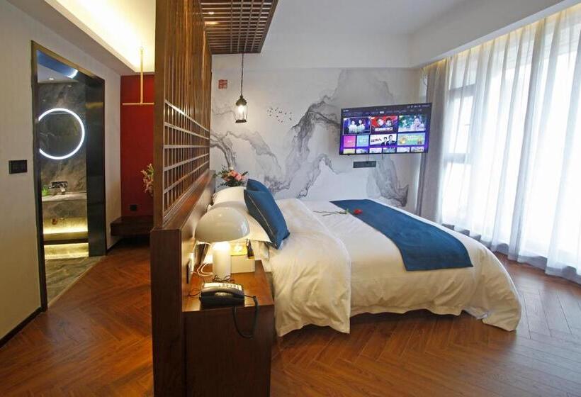 Отель 張家界武陵源北岸輕奢客棧 森林公園店