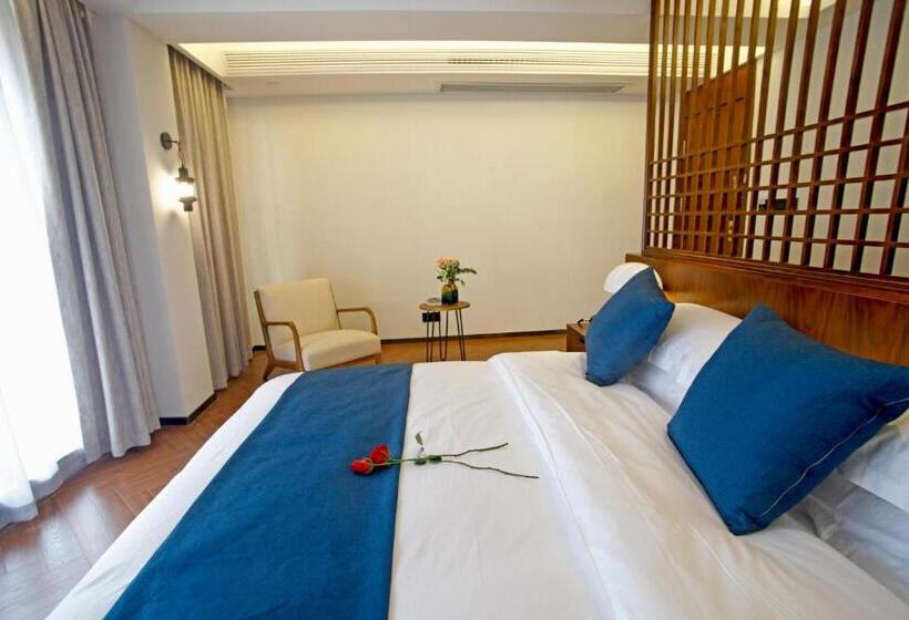 Отель 張家界武陵源北岸輕奢客棧 森林公園店