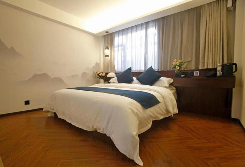 Отель 張家界武陵源北岸輕奢客棧 森林公園店