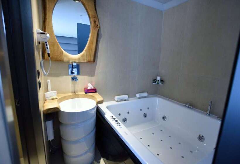 Pensió Magnifique Luxury Suites