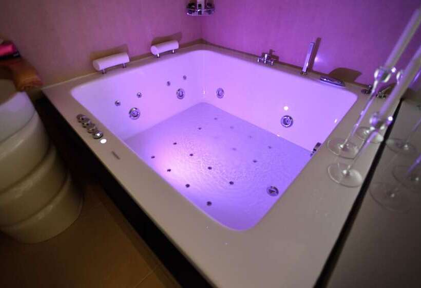 Pensió Magnifique Luxury Suites