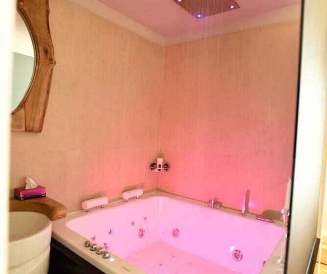 Pensió Magnifique Luxury Suites