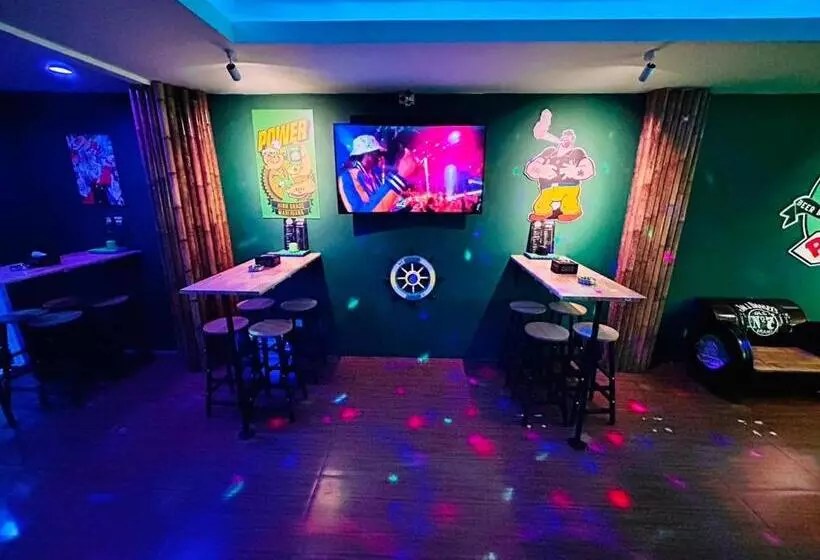 Popeyes Hostel Patong