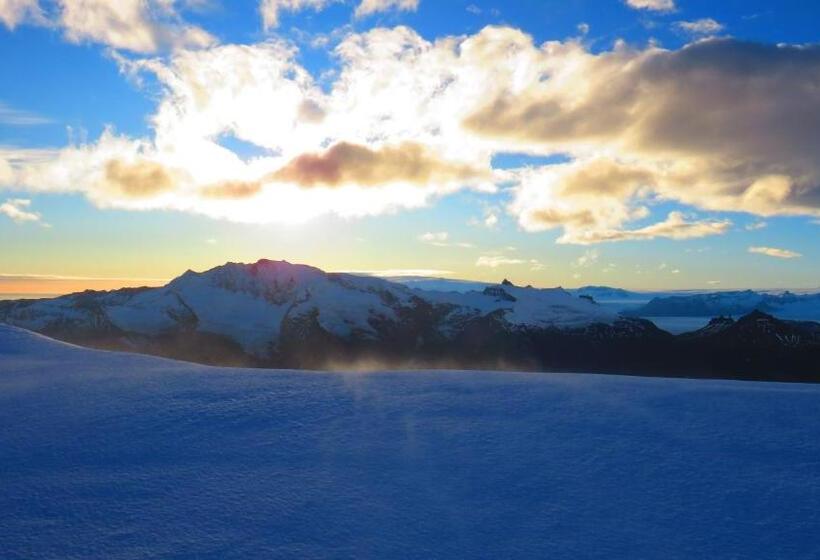 تختخواب و صبحانه Guesthouse Kalfafellsstadur