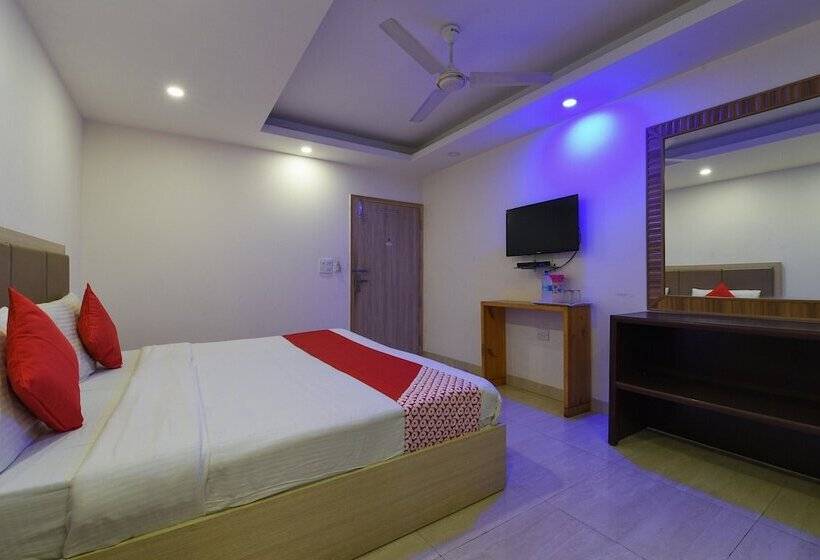 Capital O 16970 Hotel Mahal