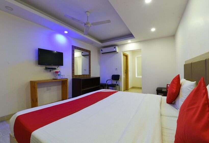 Capital O 16970 Hotel Mahal