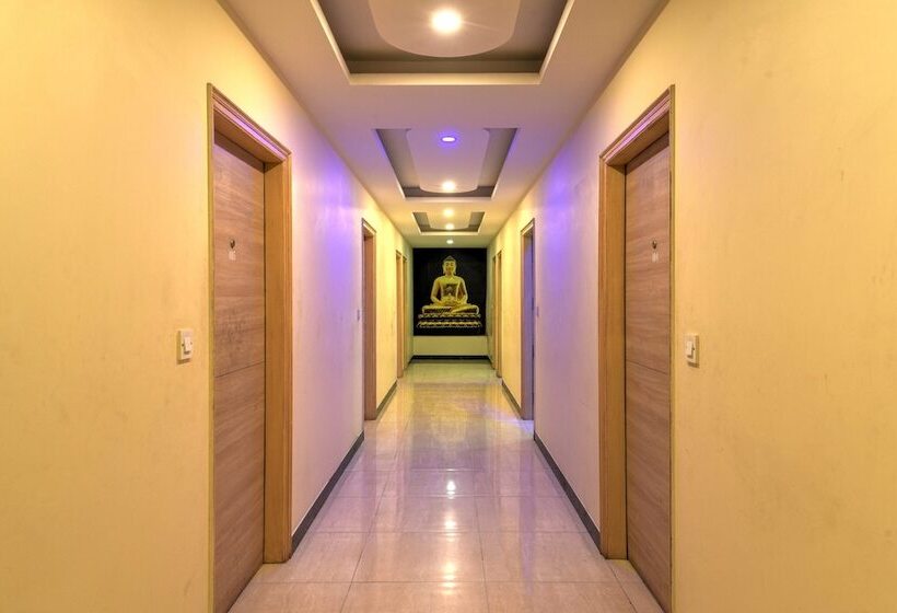 Capital O 16970 Hotel Mahal