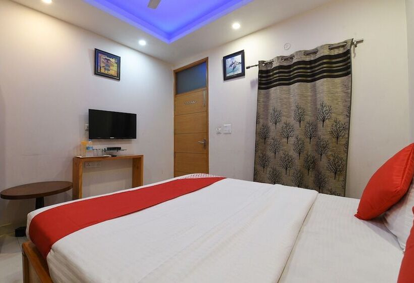 Capital O 16970 Hotel Mahal