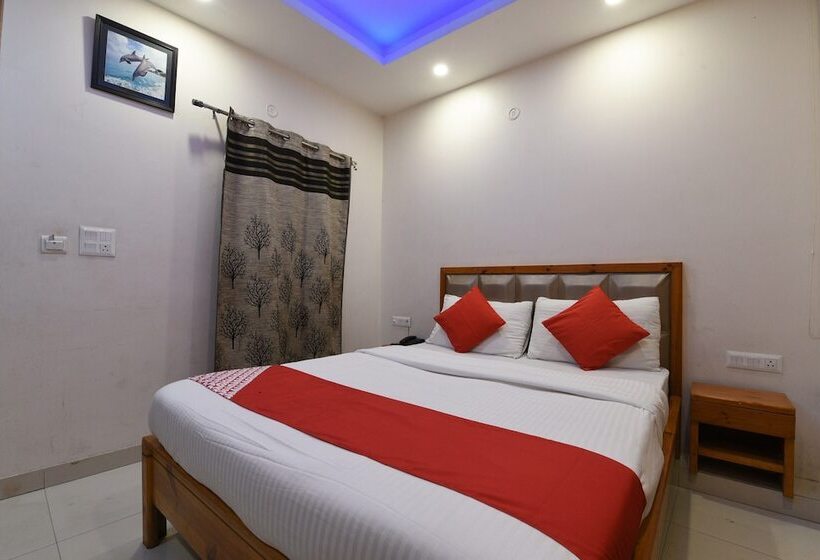 Capital O 16970 Hotel Mahal